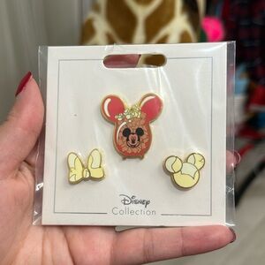 Disney pins. Popcorn balloon bucket and bow kernels